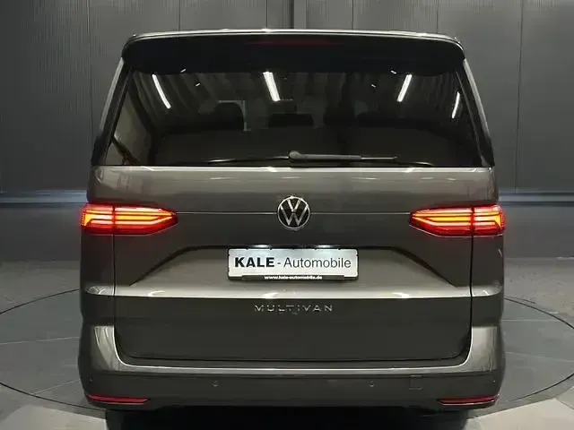 Gebraucht VW Multivan 150 PS (110 kW) 2023 Indiumgrau metallic Van / Kleinbus