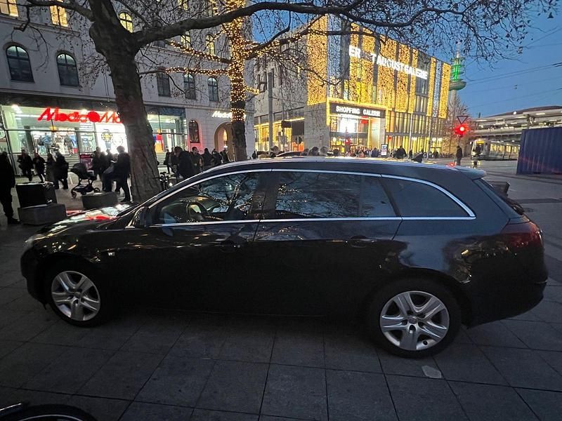 Gebraucht Opel Insignia 140 PS (102 kW) 2014 Schwarz Kombi