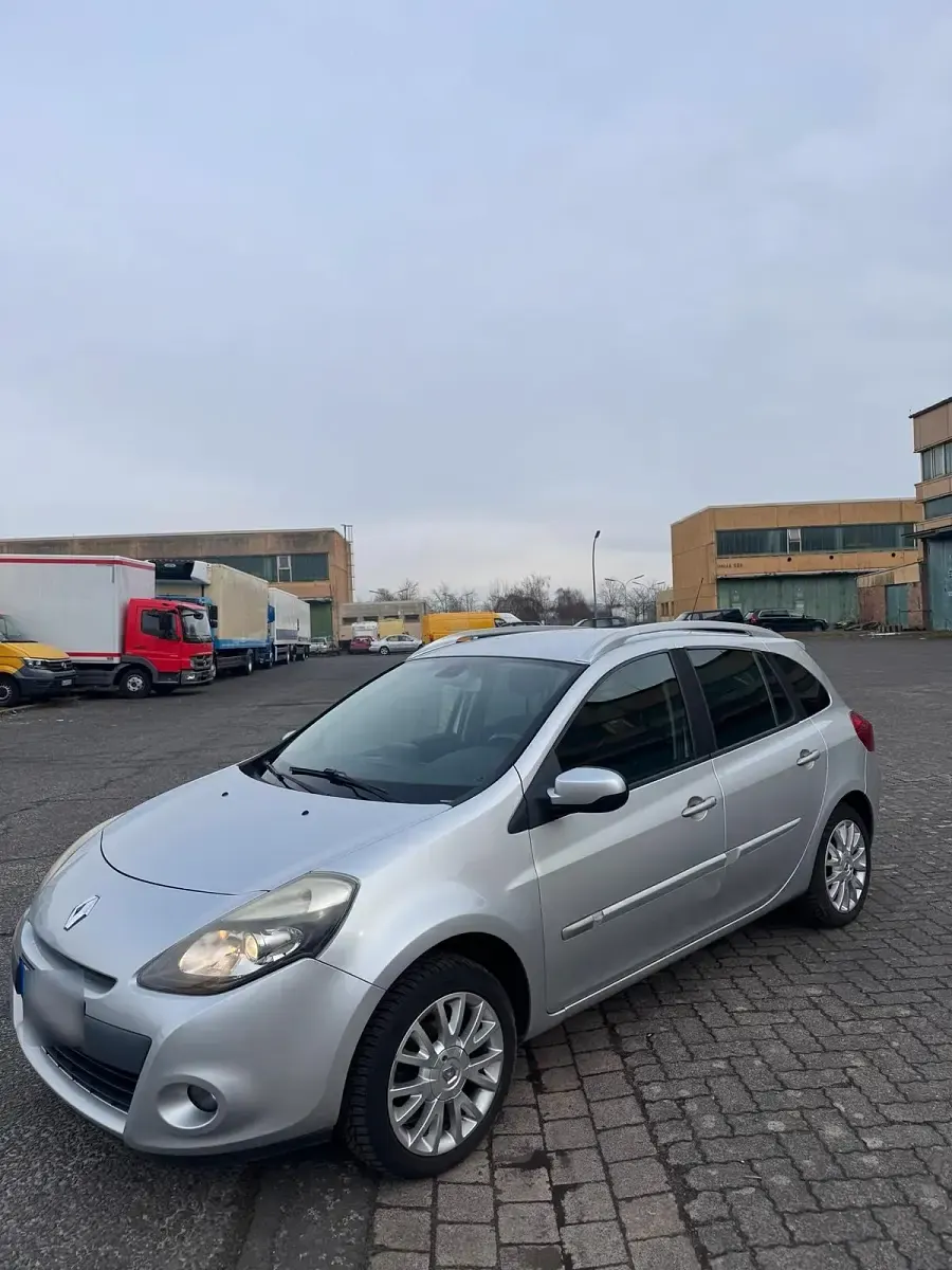 Gebraucht Renault Clio 103 PS (75 kW) 2011 Silber Kombi