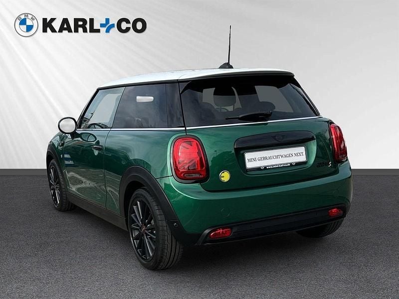 Gebraucht Mini Cooper SE 135 kW (184 PS) 2023 British racing green iv metallic (gruen) Kleinwagen