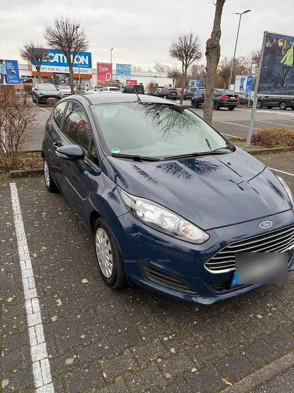 Gebraucht Ford Fiesta 95 PS (69 kW) 2014 Blau Kleinwagen