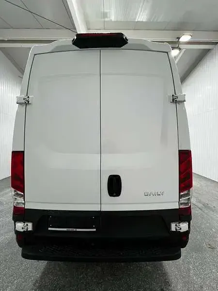 Używany Iveco Daily 156 KM (114 kW) 2023 Biały Van