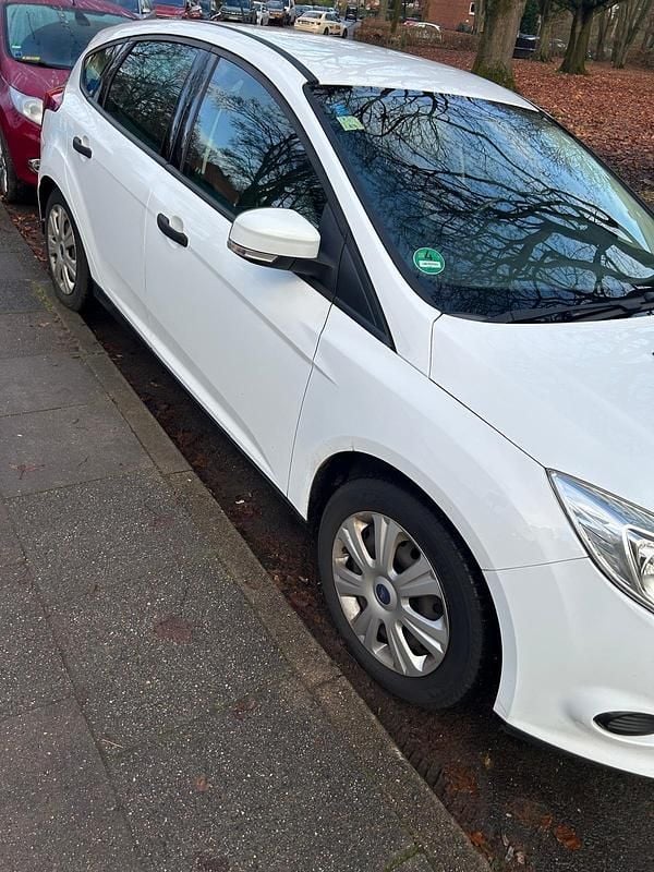 Gebraucht Ford Focus 103 PS (75 kW) 2014 Weiß Limousine