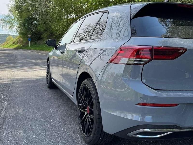 Gebraucht VW Golf VIII Move 150 PS (110 kW) 2023 Grau Limousine