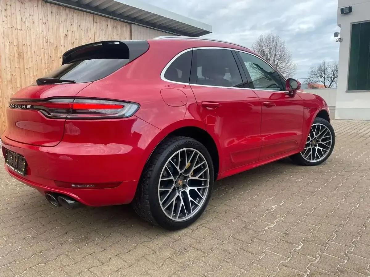 Gebraucht Porsche Macan Turbo 441 PS (324 kW) 2021 Karminrot SUV