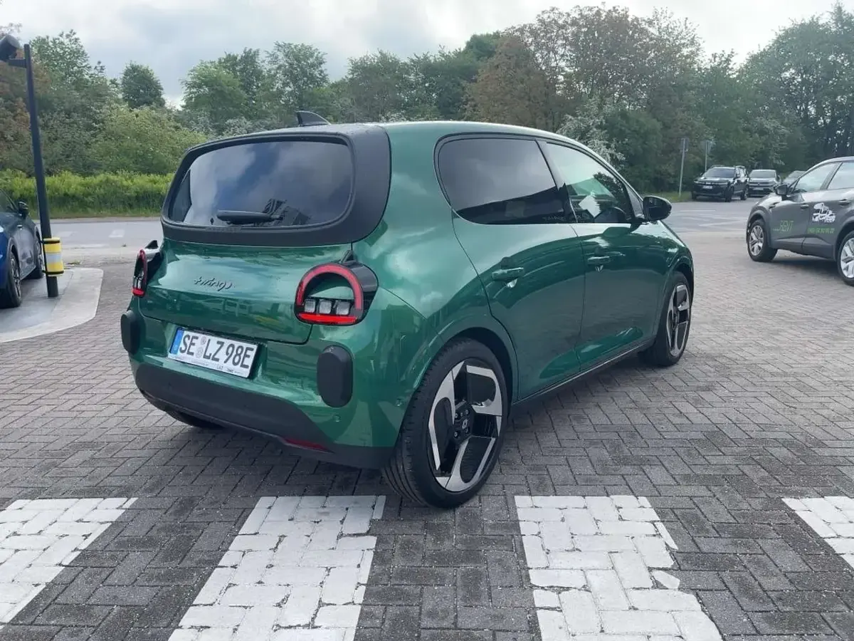 Neu Renault Twingo Urban 35 kW (48 PS) 2026 Absolutgrün Kleinwagen