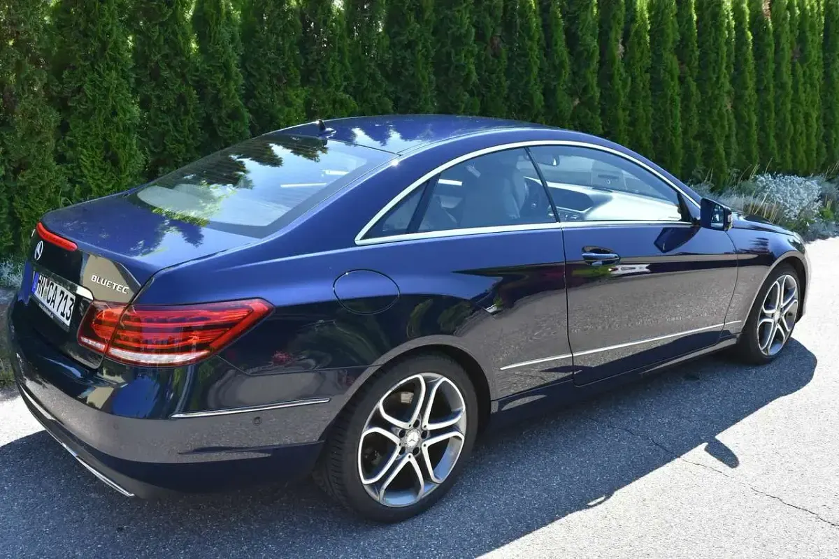 Gebraucht Mercedes E350 265 PS (194 kW) 2013 Blau Coupé