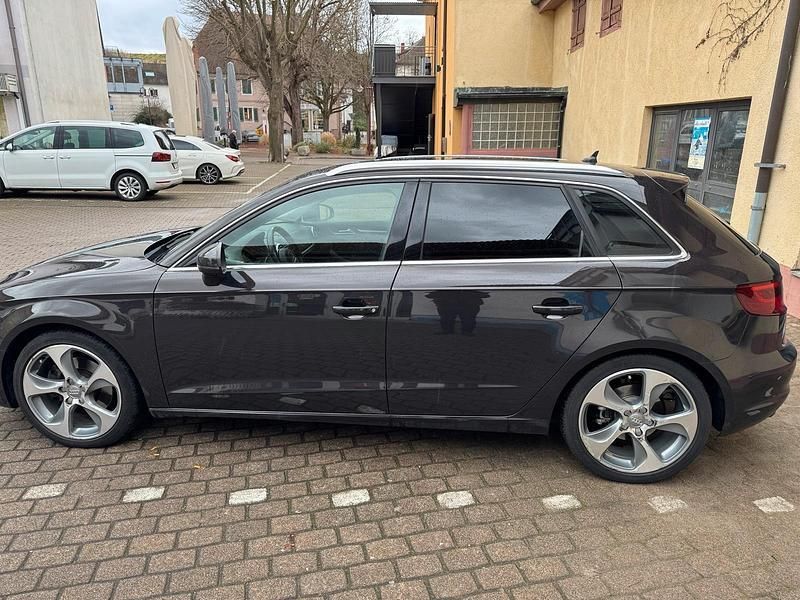 Schwarz Gebraucht 2013 Audi A3 Kleinwagen | 8.999 € (Guter Preis) - Bild 1/4