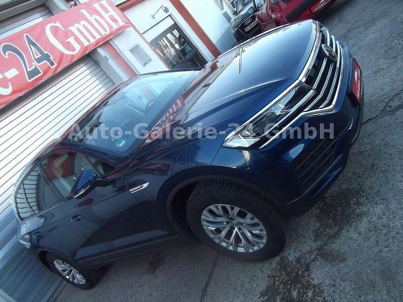 Blau Gebraucht 2020 VW Touareg SUV | 36.699 € (Guter Preis) - Bild 1/4