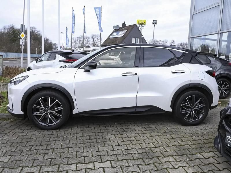 Gebraucht Lexus LBX 136 PS (100 kW) 2024 Titaniumweiß/dach samtschwarz SUV