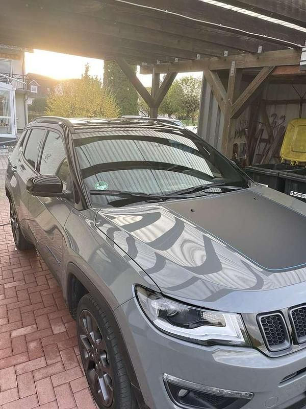 Gebraucht Jeep Compass 179 PS (131 kW) 2020 Grau SUV