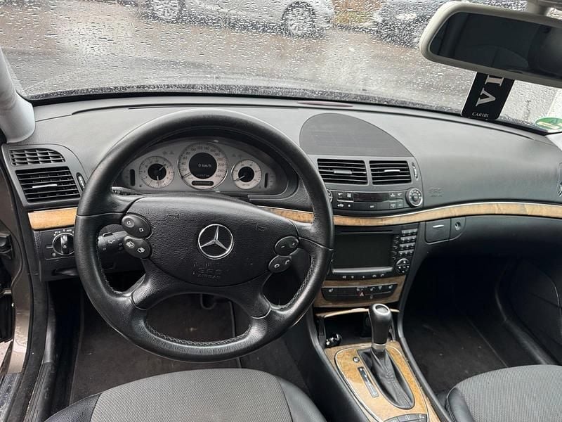 Gebraucht Mercedes E280 190 PS (139 kW) 2008 Andere farben Limousine