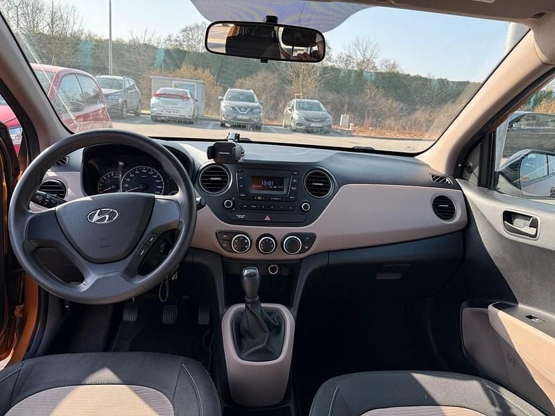 Gebraucht Hyundai i10 67 PS (49 kW) 2017 Orange Kleinwagen