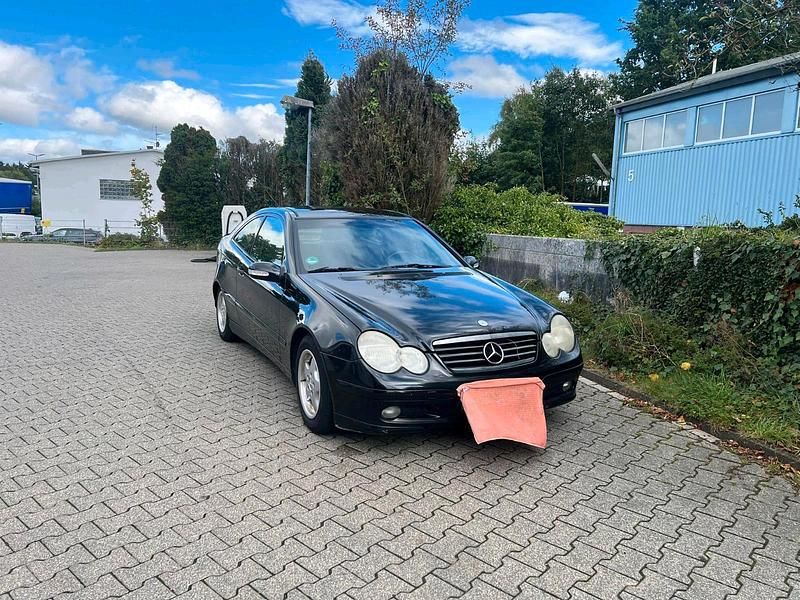 Schwarz Gebraucht 2002 Mercedes C180 Coupé | 1.600 € (Fairer Preis) - Bild 1/4
