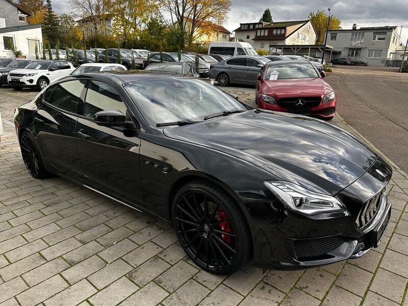 Schwarz Gebraucht 2017 Maserati Quattroporte Limousine | 48.900 € - Bild 1/4