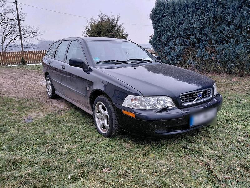 Gebraucht Volvo V40 122 PS (89 kW) 2003 Schwarz Kombi