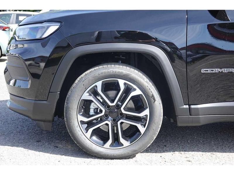 Neu Jeep Compass Altitude 131 PS (96 kW) 2025 Schwarz SUV