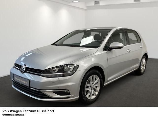 Silber Gebraucht 2018 VW Golf VII Comfortline Limousine | 15.990 € (Guter Preis) - Bild 1/4