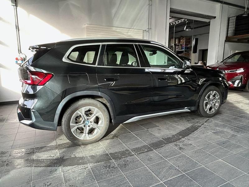 Gebraucht BMW iX1 xLine 230 kW (313 PS) 2023 Schwarz SUV