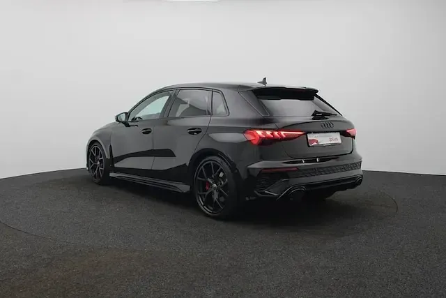 Gebraucht Audi RS3 Sportback Premium 400 PS (294 kW) 2024 Mythosschwarz metallic Kleinwagen