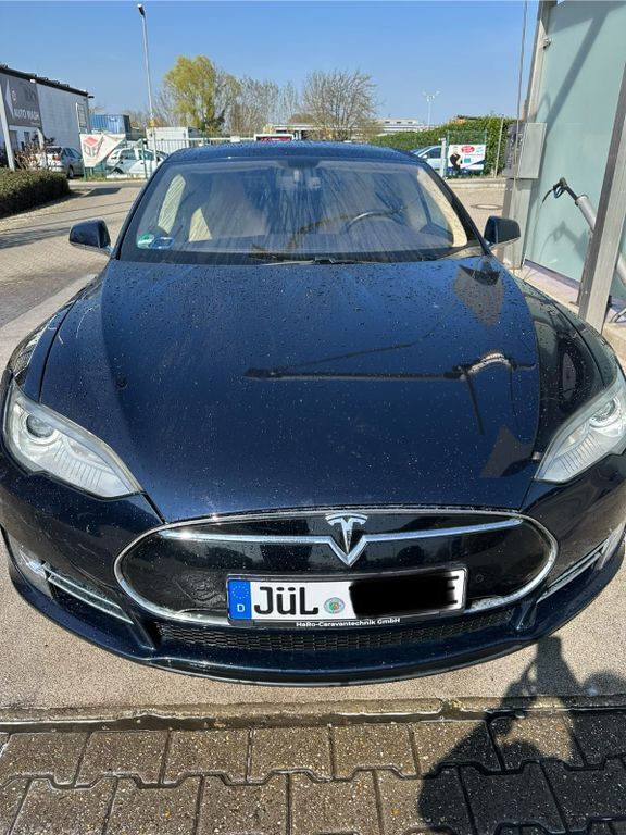 Blau Gebraucht 2013 Tesla Model S Limousine | 22.999 € (Etwas zu teuer) - Bild 1/4