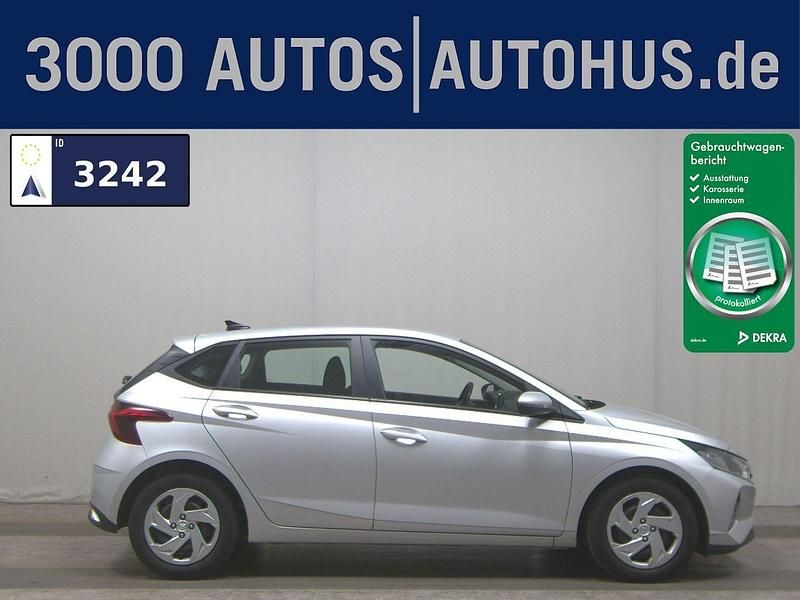 Grün Gebraucht 2022 Hyundai i20 Limousine | 12.479 € (Guter Preis) - Bild 1/4