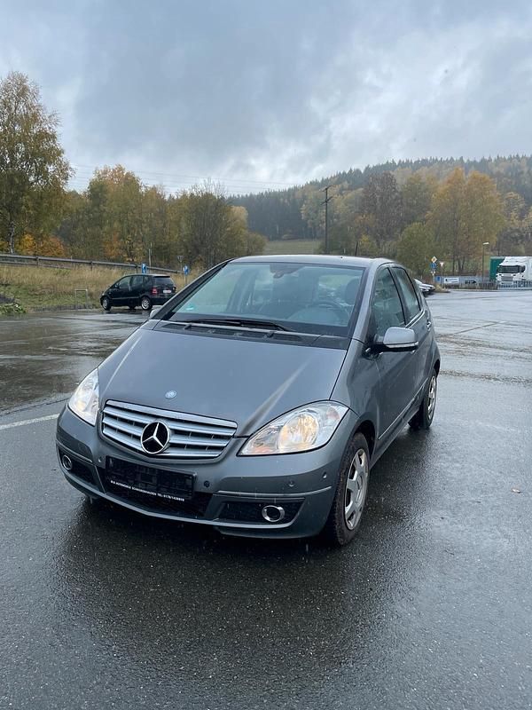 Braun Gebraucht 2011 Mercedes A180 Kleinwagen | 4.990 € (Guter Preis) - Bild 1/4