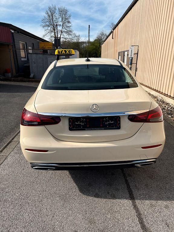 Gebraucht Mercedes E200 160 PS (117 kW) 2023 Beige Limousine