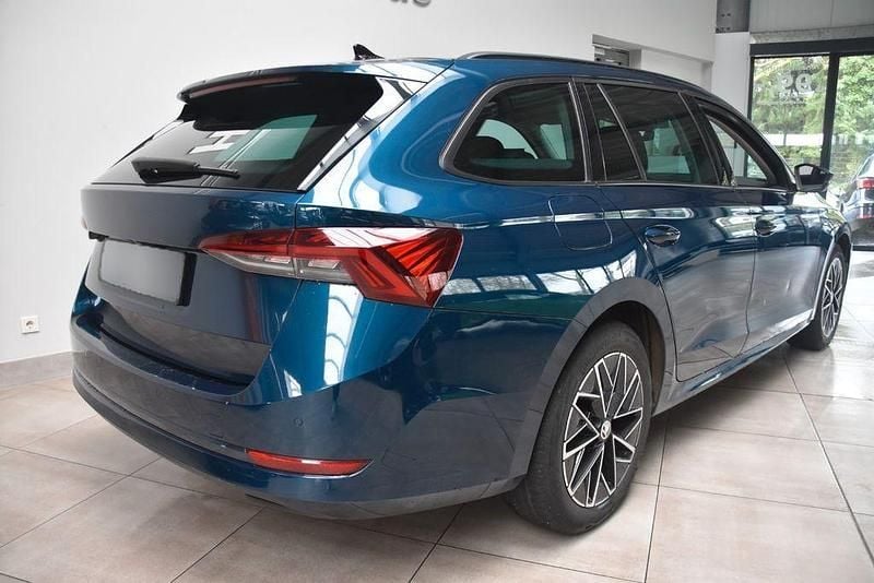 Gebraucht Skoda Octavia Clever 116 PS (85 kW) 2022 Blau metallic Kombi