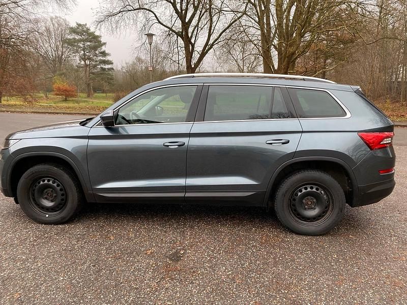 Grau Gebraucht 2018 Skoda Kodiaq Style SUV | 20.300 € (Guter Preis) - Bild 1/4