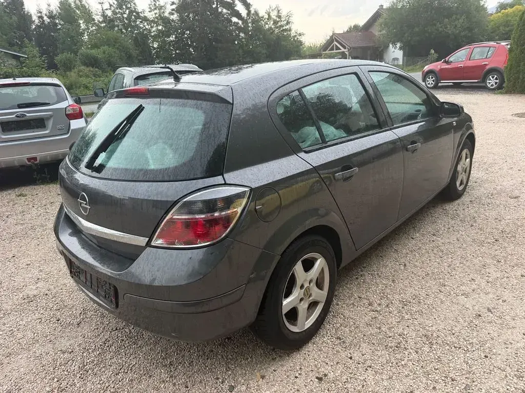 Gebraucht Opel Astra Basis 90 PS (66 kW) 2009 Grau Limousine