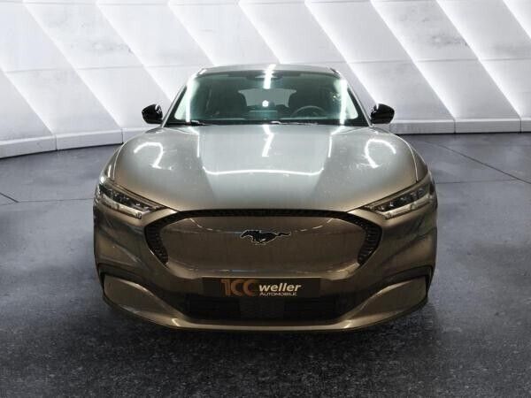 Grau (carbonized grey) Gebraucht 2023 Ford Mustang Mach-E SUV | 46.186 € (Teuer) - Bild 1/4