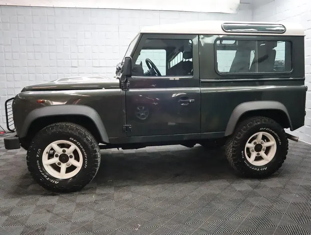 Gebraucht Land Rover Defender 122 PS (89 kW) 2007 Grün Kombi