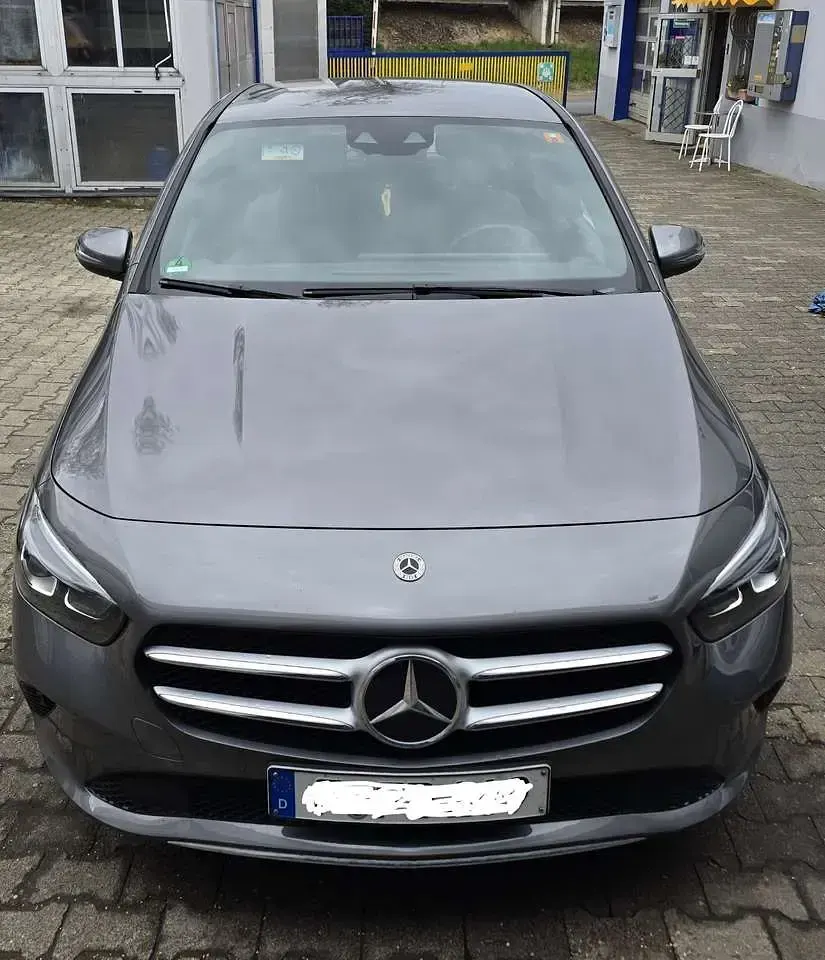 Gebraucht Mercedes B200 Progressive 163 PS (119 kW) 2021 Grau Kleinwagen