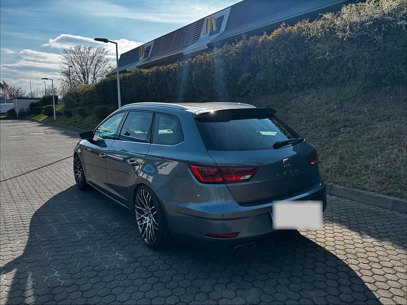Używany Seat Leon XCELLENCE 150 KM (110 kW) 2018 Szary Kombi