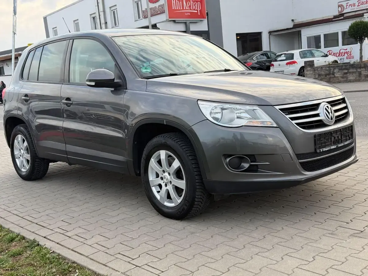 Gebraucht VW Tiguan Trendline 110 PS (80 kW) 2010 Grau SUV