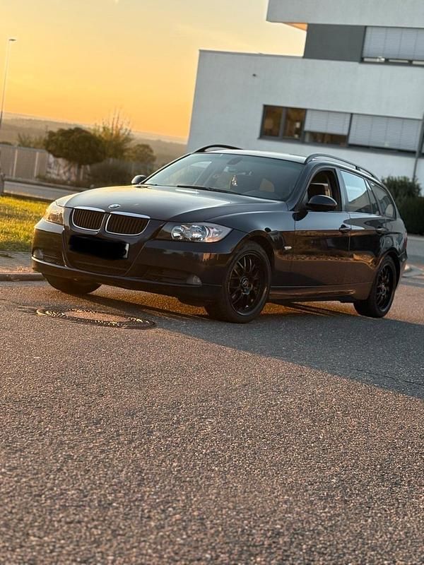 Gebraucht BMW 320 163 PS (119 kW) 2006 Blau Kombi