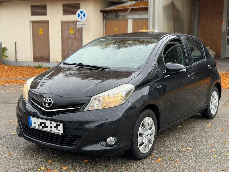 Schwarz Gebraucht 2013 Toyota Yaris Kleinwagen | 4.490 € (Guter Preis) - Bild 1/4