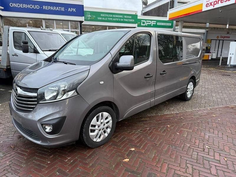 Beige Gebraucht 2018 Opel Vivaro Van / Kleinbus | 11.950 € (Etwas zu teuer) - Bild 1/4