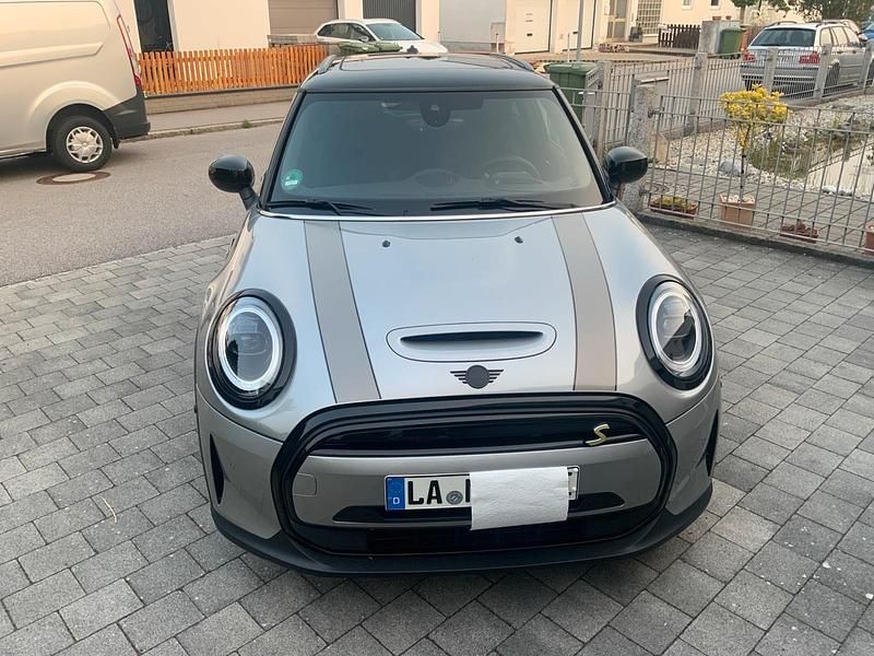 Grau Gebraucht 2022 Mini Cooper SE Kleinwagen | 22.500 € (Teuer) - Bild 1/4