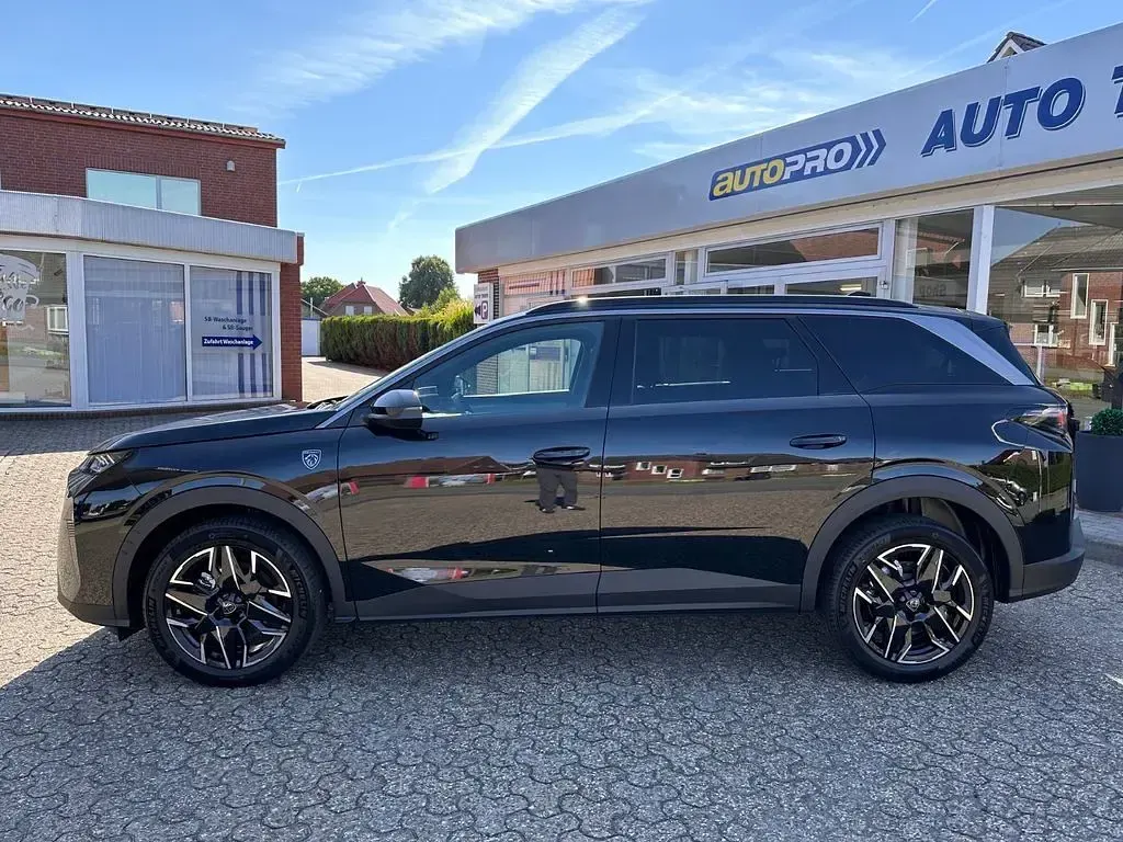 Neu Peugeot 5008 GT 145 PS (106 kW) 2026 Schwarz SUV