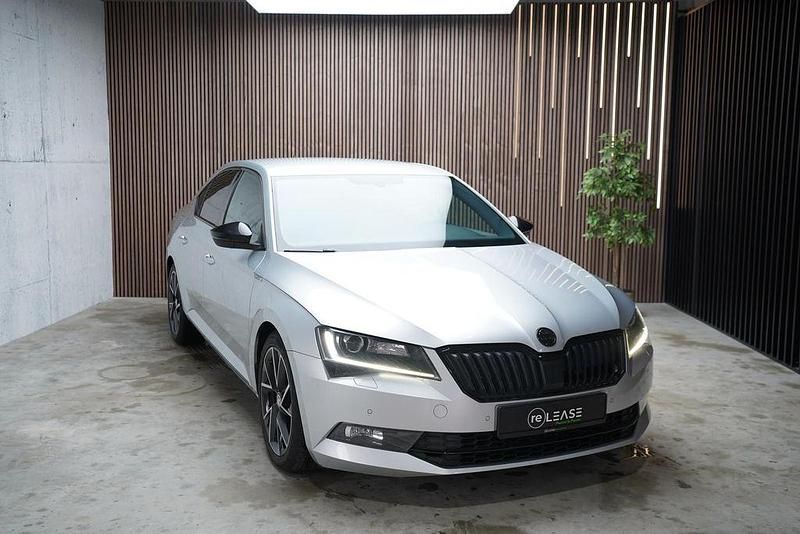 Silber Gebraucht 2019 Skoda Superb SportLine Limousine | 16.500 € (Etwas zu teuer) - Bild 1/4