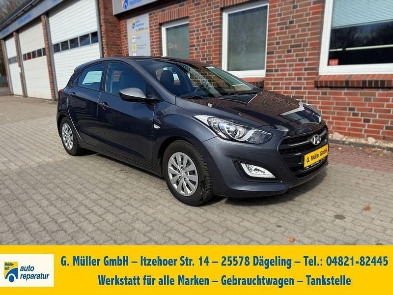 Gebraucht Hyundai i30 Classic 101 PS (74 kW) 2017 Grau Limousine