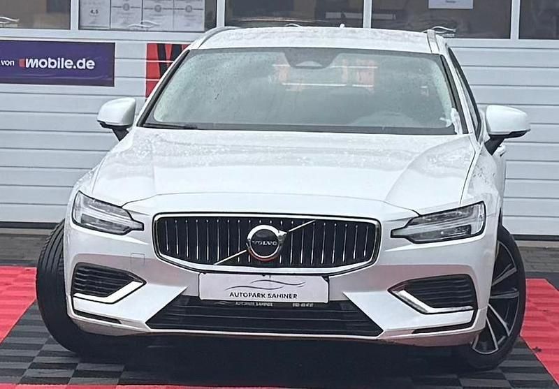 Weiß Gebraucht 2023 Volvo V60 Kombi | 30.999 € (Superpreis) - Bild 1/4