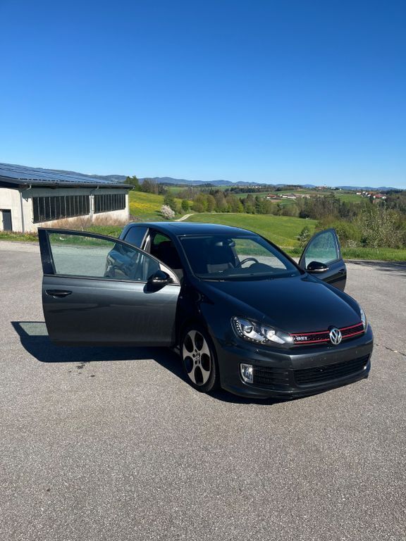 Grau Gebraucht 2011 VW Golf VI Edition Kleinwagen | 15.500 € - Bild 1/4