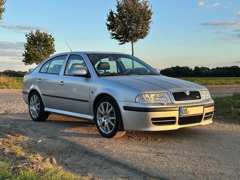 Silber Gebraucht 2003 Skoda Octavia RS Limousine | 4.000 € (Fairer Preis) - Bild 1/4