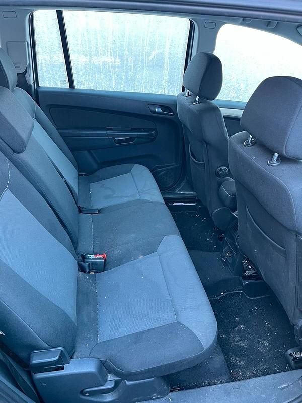 Gebraucht Opel Zafira 150 PS (110 kW) 2008 Silber Van / Kleinbus