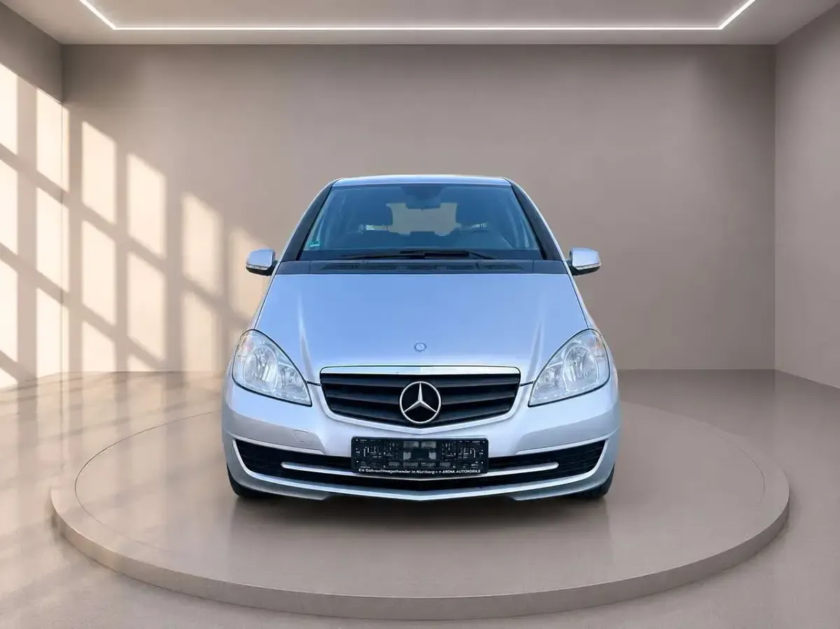 Gebraucht Mercedes A160 95 PS (69 kW) 2011 Silber Limousine