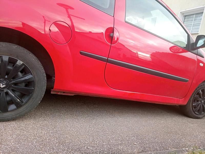 Gebraucht Renault Twingo 58 PS (42 kW) 2010 Rot Kleinwagen