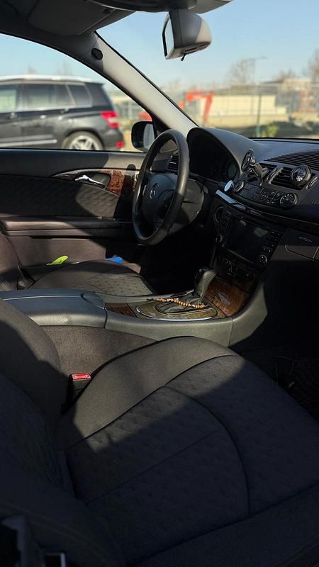 Gebraucht Mercedes E240 177 PS (130 kW) 2002 Blau Limousine